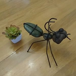 Decor: Stone & Metal Ant for Garden